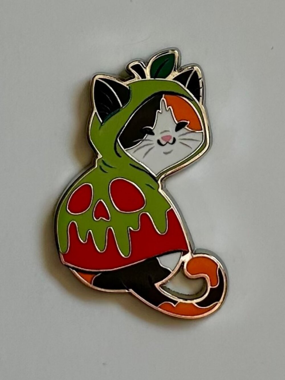 Disney Parks Halloween Cat Snow White Poison Apple Mystery Pin